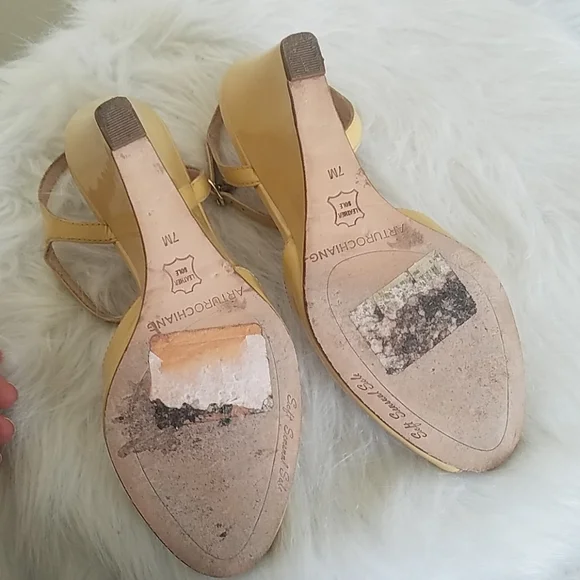 Butter yellow patent leather Arturo Chiang wedges - Picture 7 of 7